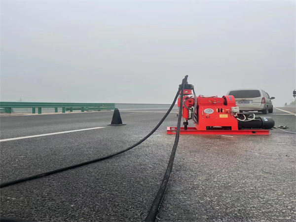 三都镇马路路基路面开裂下沉注浆加固灌浆